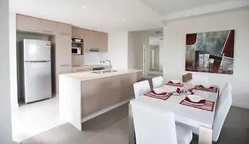 Aparthotel Signature Waterfront Apartments Gold Coast