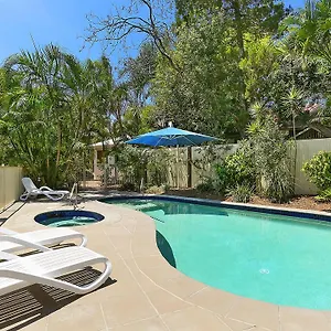https://chez-noosa-resort-motel.hotelssunshinecoast.net